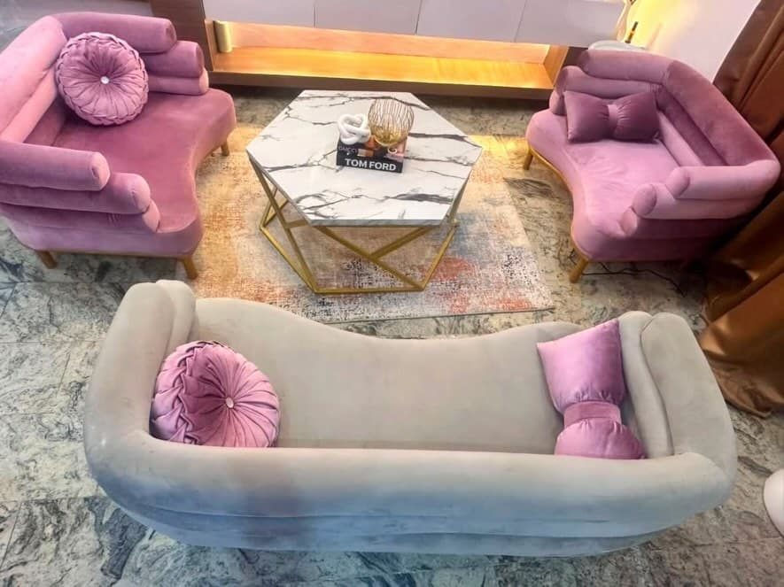 Beautiful 5 Seater Sofa (3,1,1)