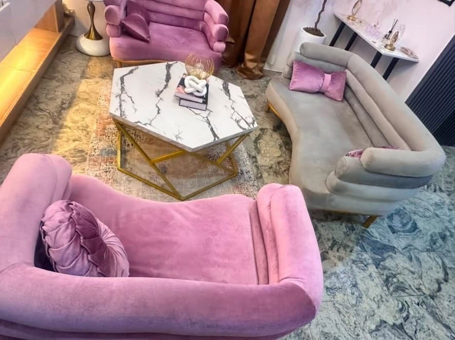 Beautiful 5 Seater Sofa (3,1,1)