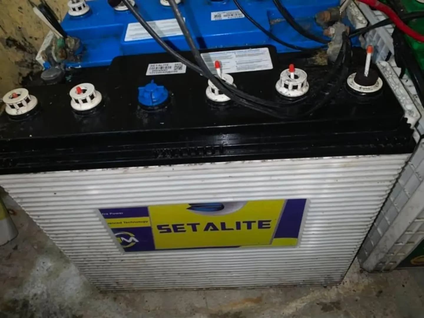 Felicity 2.5KVA Inverter with 6 Batteries and Charge Controller