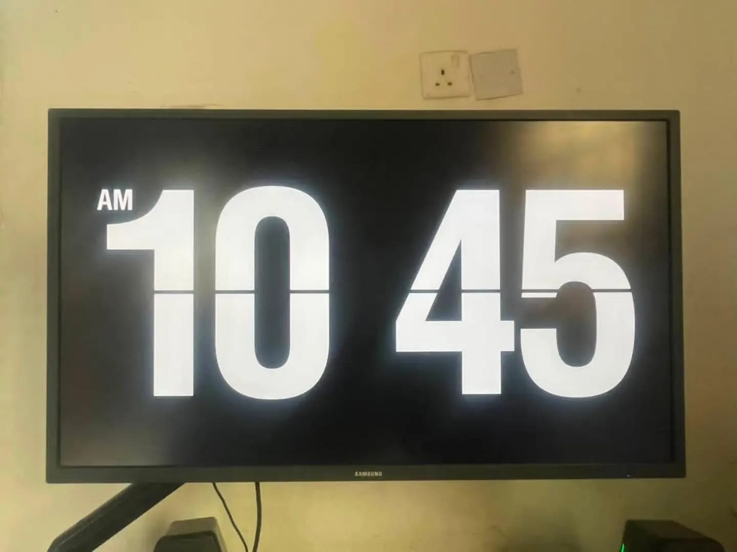 Samsung UJ59 32-inch UHD Monitor