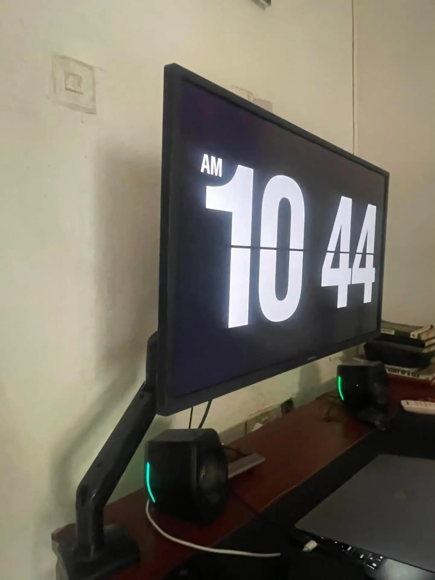 Samsung UJ59 32-inch UHD Monitor