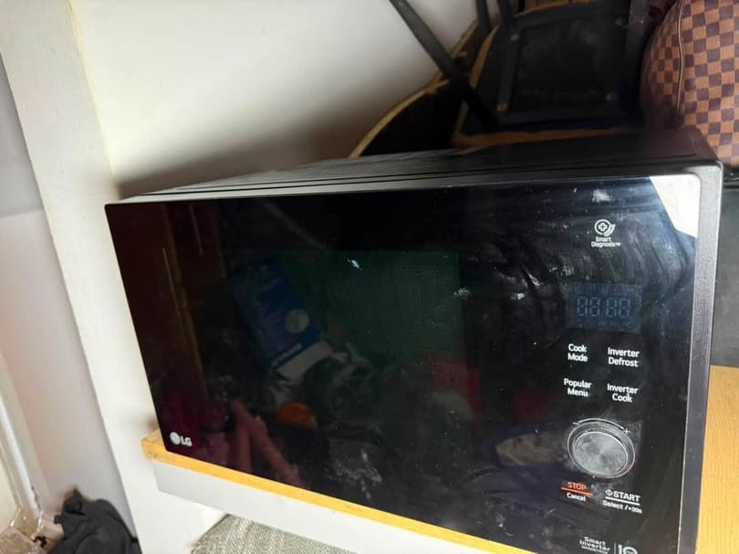 LG 42L Smart Inverter Microwave
