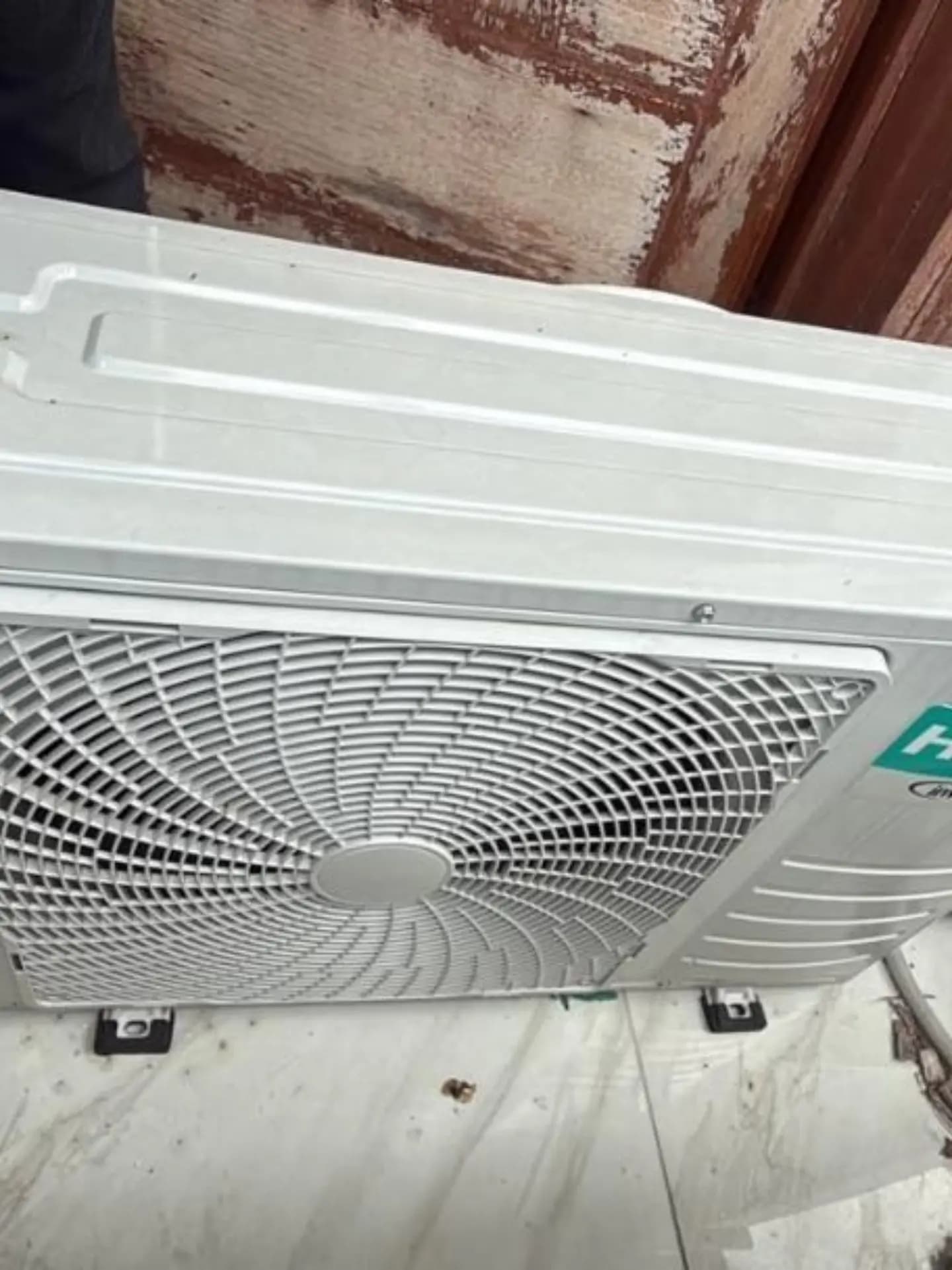Used Hisense 2HP Inverter Standing AC with Kits