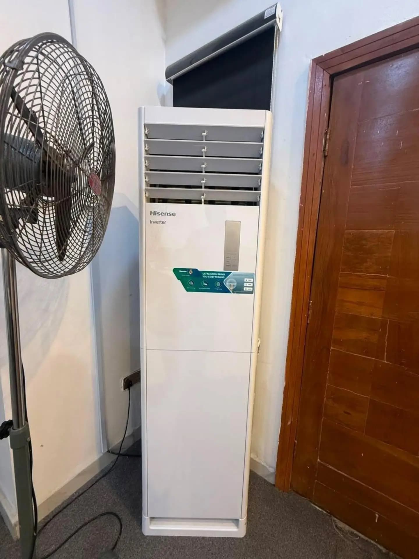 Used Hisense 2HP Inverter Standing AC with Kits