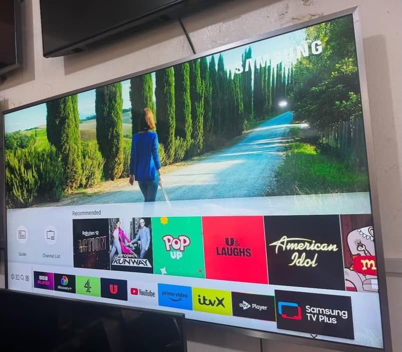Clean Neatly Used 50 inches Samsung 4K Smart TV with Remote