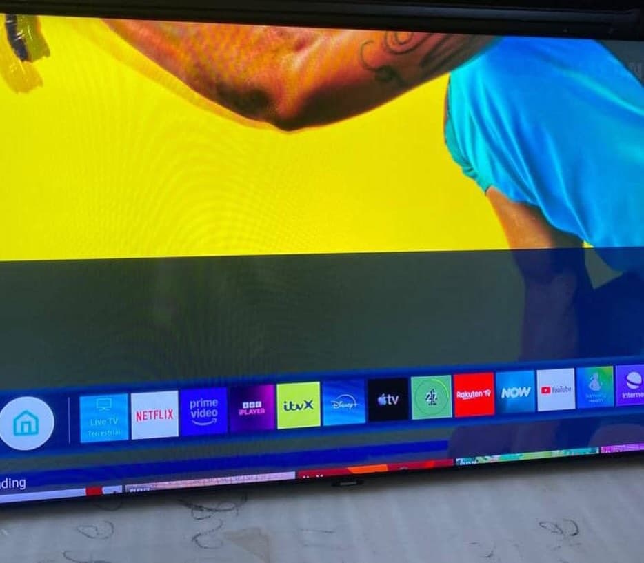 Clean Neatly Used 50 inches Samsung 4K Smart TV with Remote