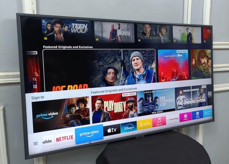 43" Samsung Premium Smart TV