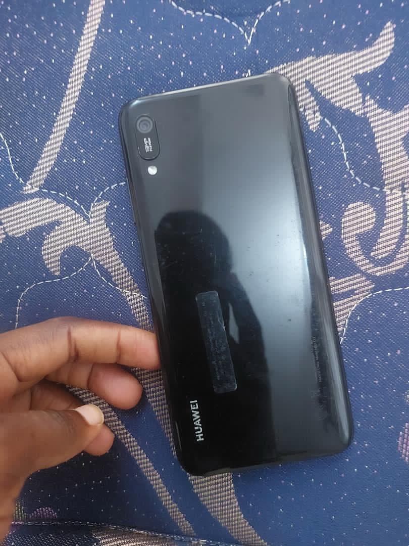 Neatly Used Huawei Y6 32gb