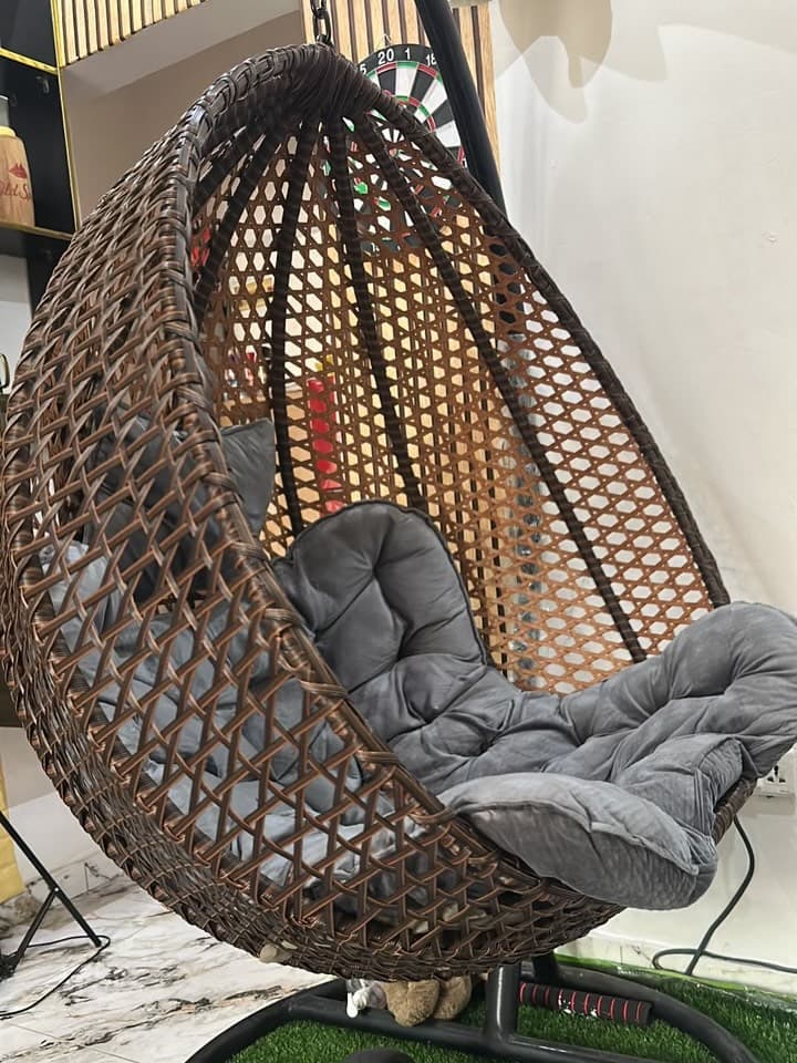Clean Medium Sized Swing Chair
