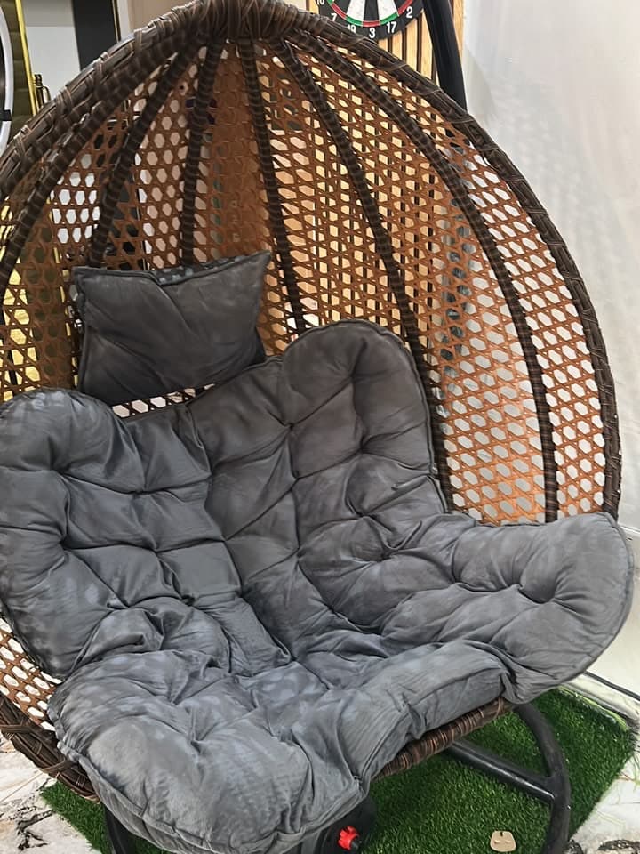 Clean Medium Sized Swing Chair