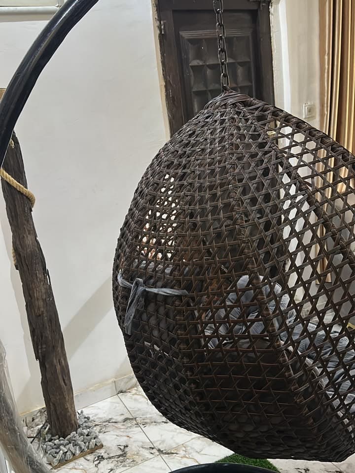 Clean Medium Sized Swing Chair