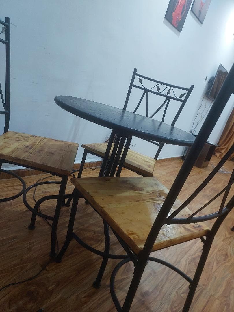 Neatly Used 3 Seater Outdoor/Indoor Dining Set