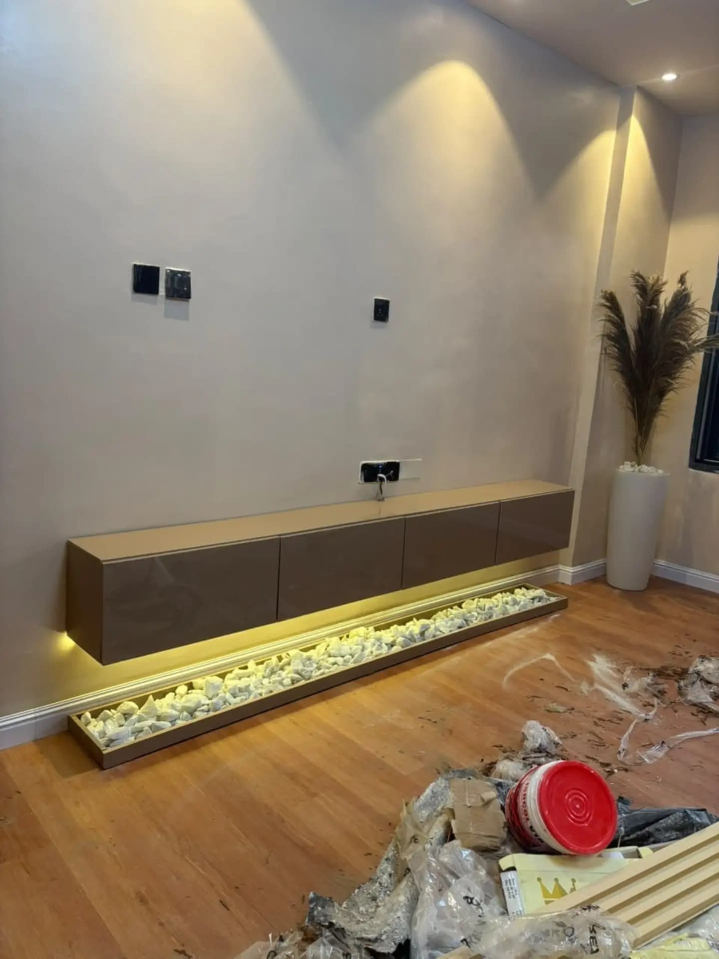 8ft High Glossy Beige HDF Console with Light and Stones