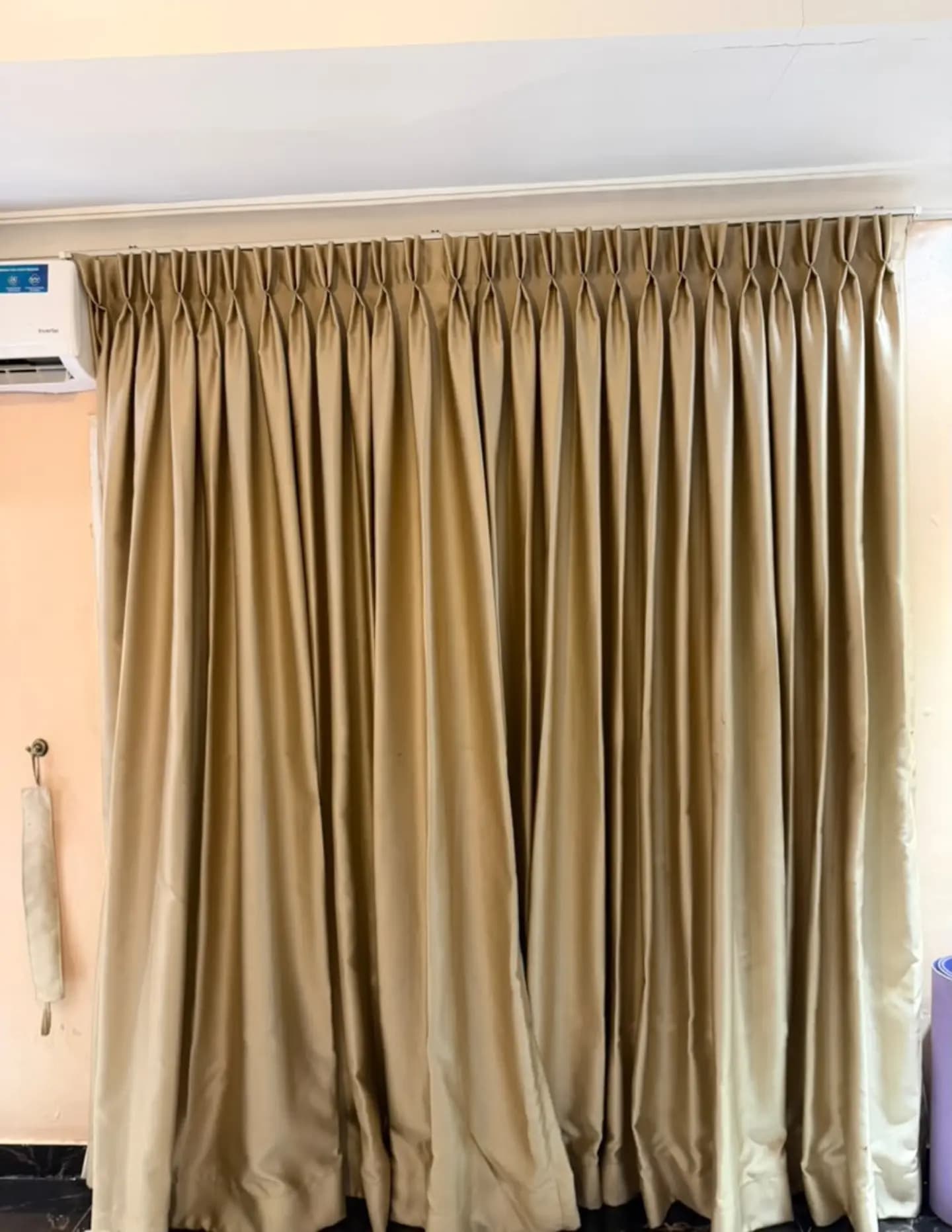 Neatly Used 4pcs Curtains and 4 Inners