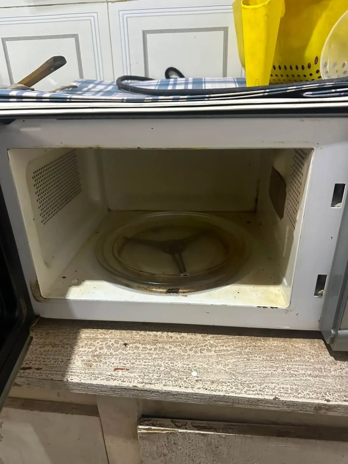 Neatly Used Microwave