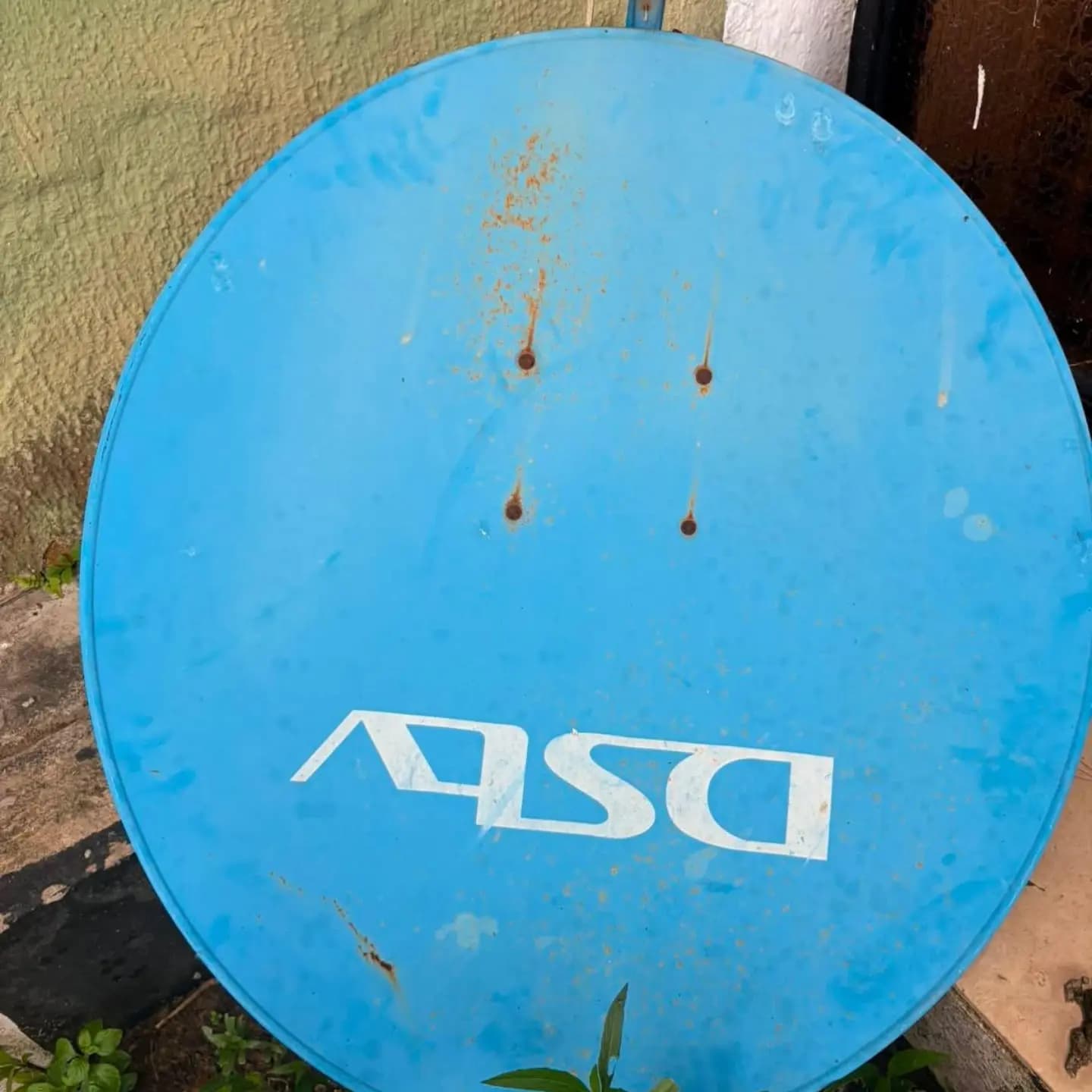 Neatly Used Explora and Dish